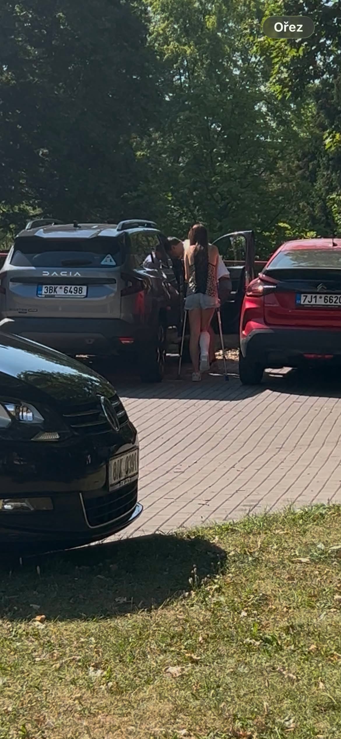 Slwc girl leaving hospital by car video