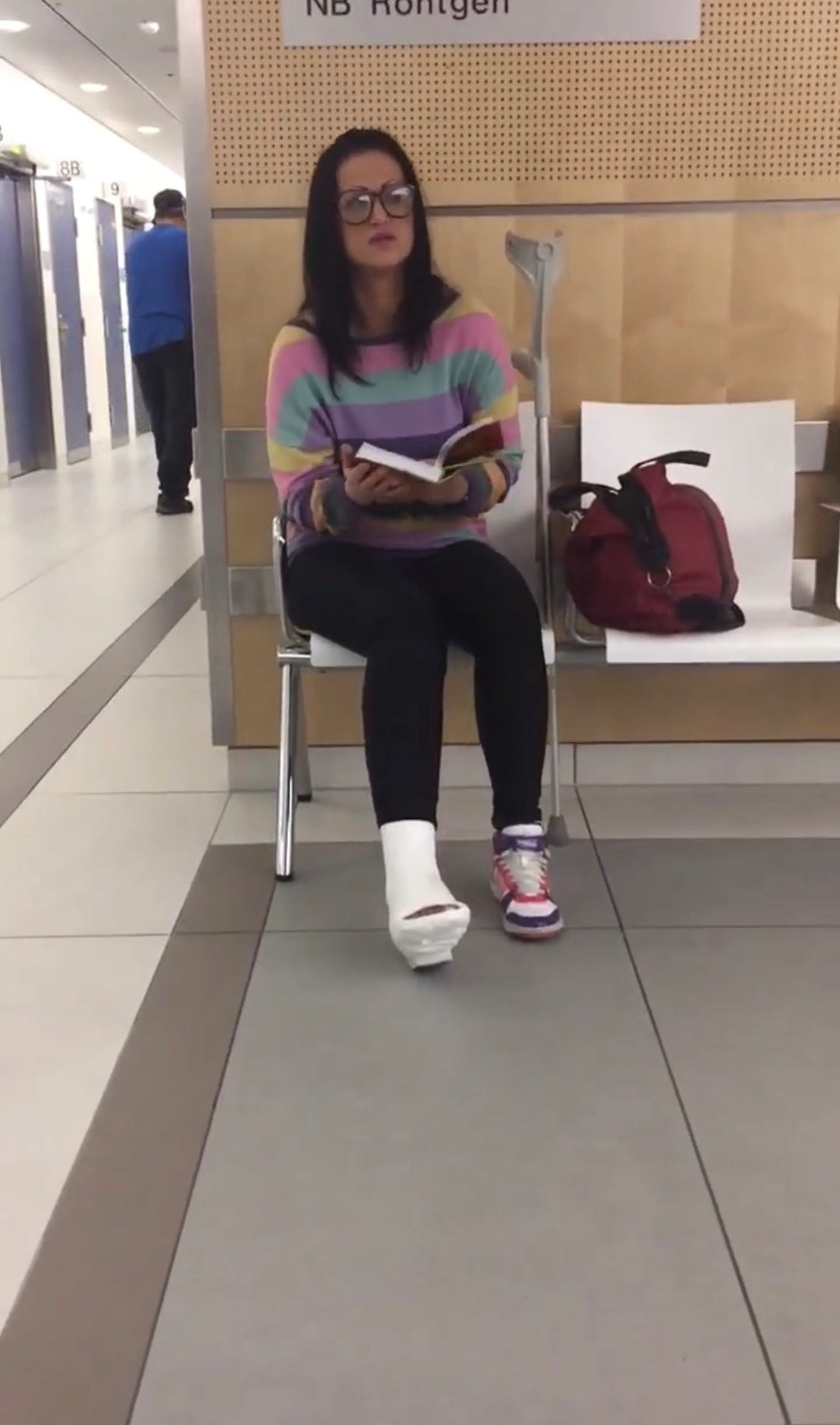 Woman slwc Vienna hospital video