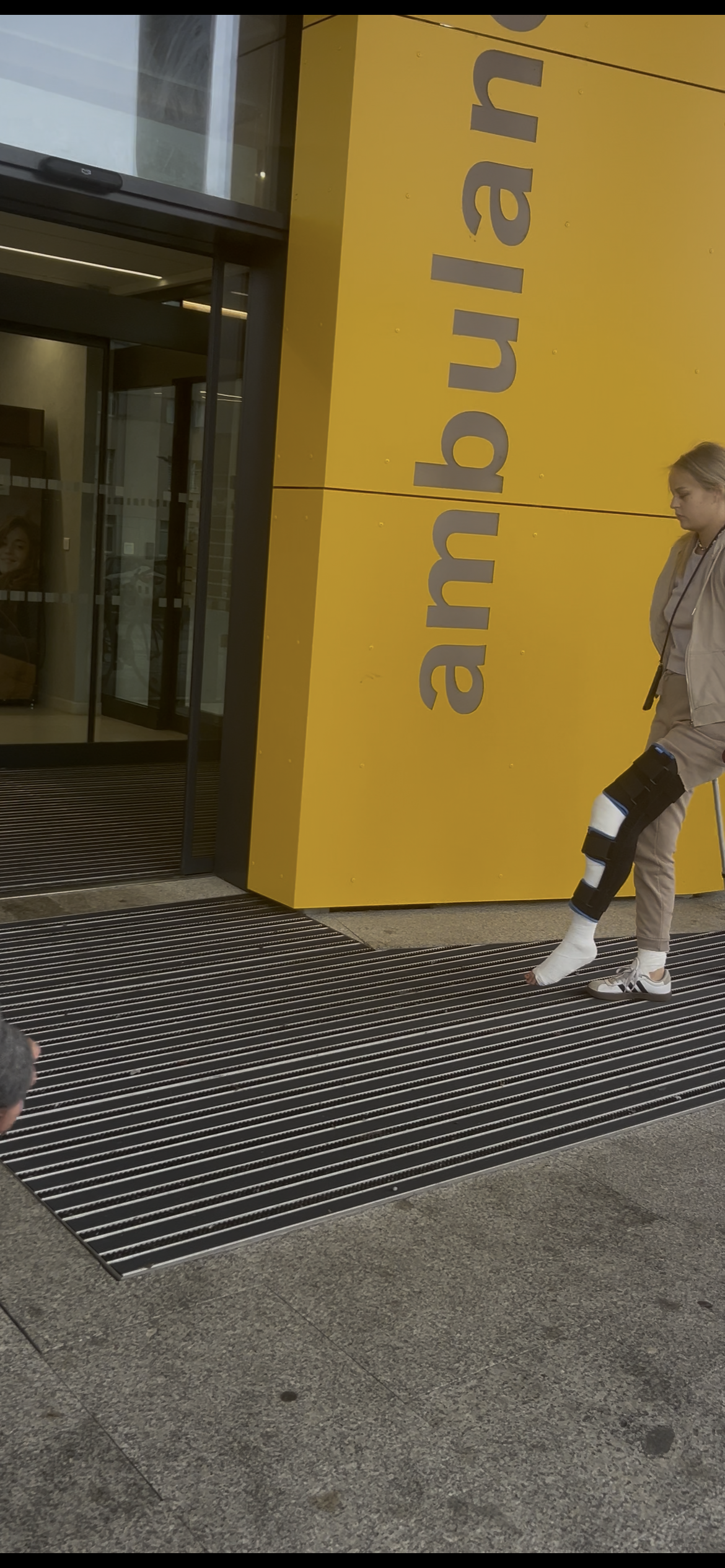 Girl knee after surgery video