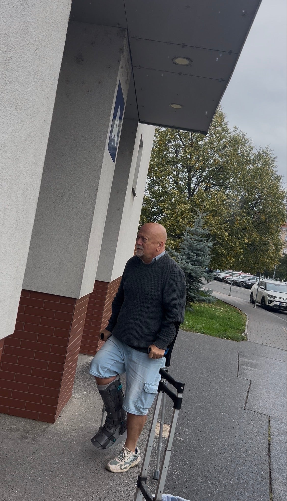 Man boot video